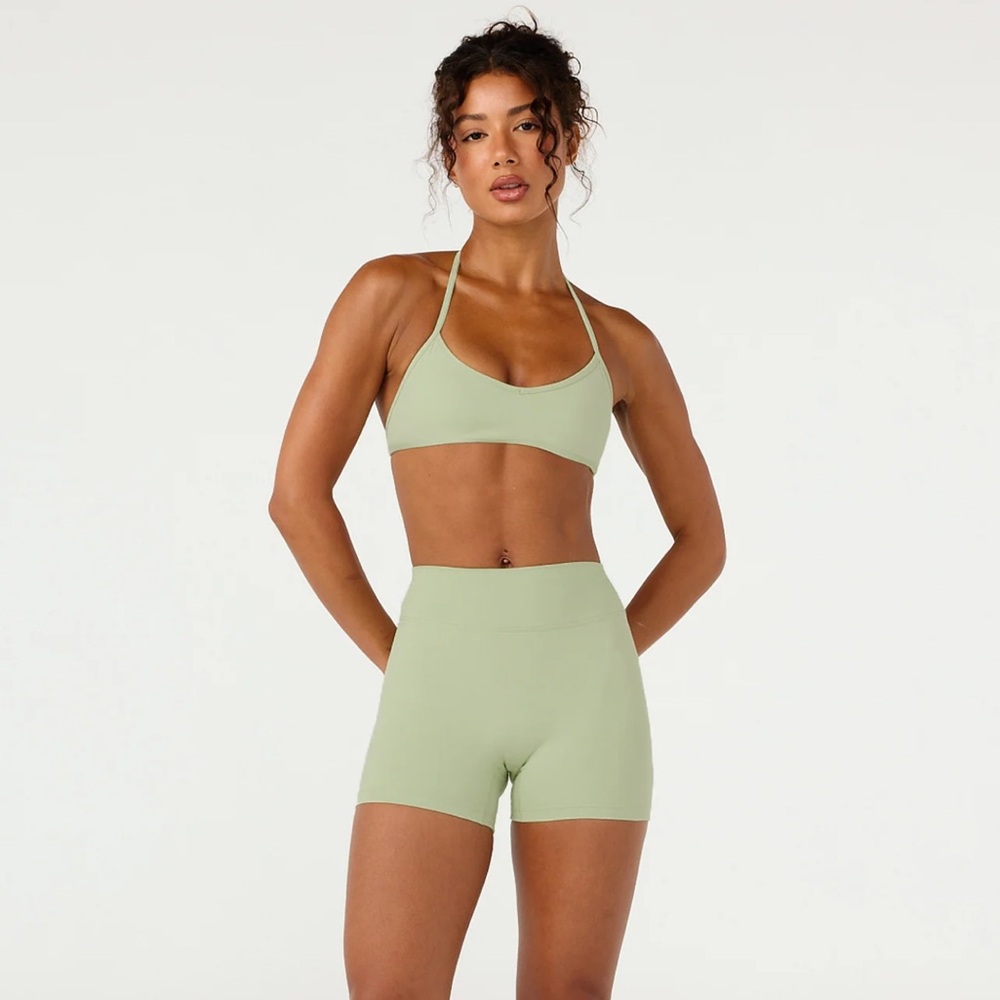 CSB - Form Invisible Scrunch Shorts 4"